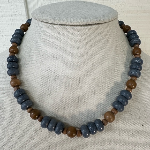 Group of 5 resort beach vibe necklaces - Picture 7 of 8